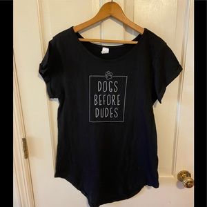 🌸 NWOT dogs before dudes black logo tshirt paw
